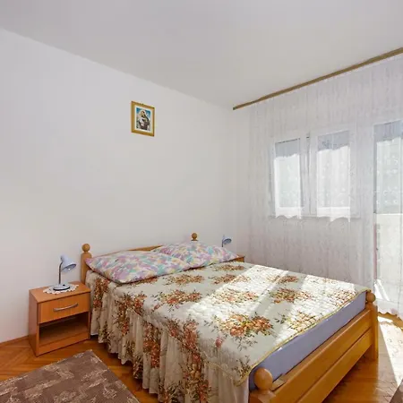 Josip Apartment *