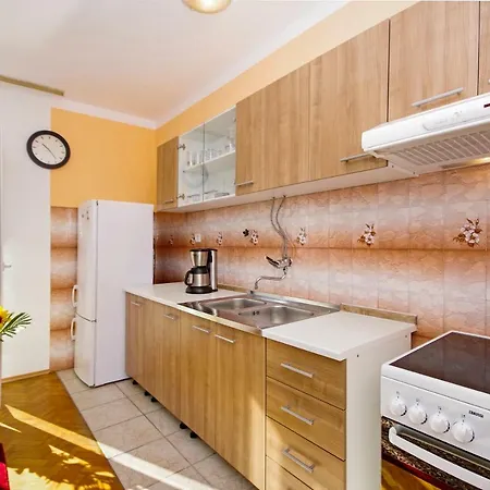 Josip Apartment *